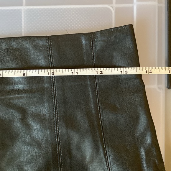 ASTR the Label vegan leather mini skirt - Picture 12 of 13